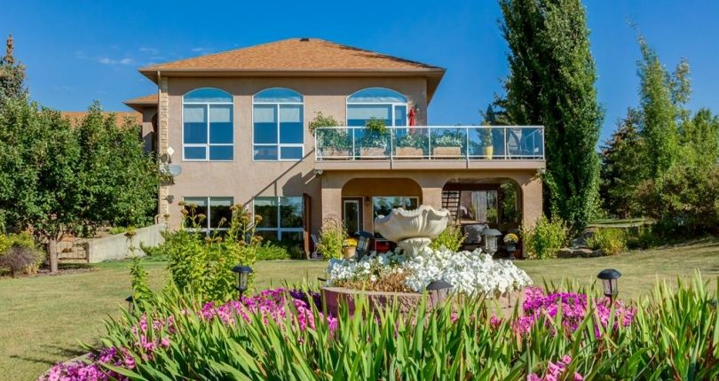 6 Deer Springs Close