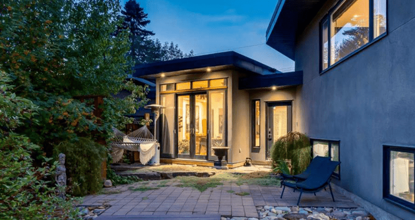 12 Governor Drive SW